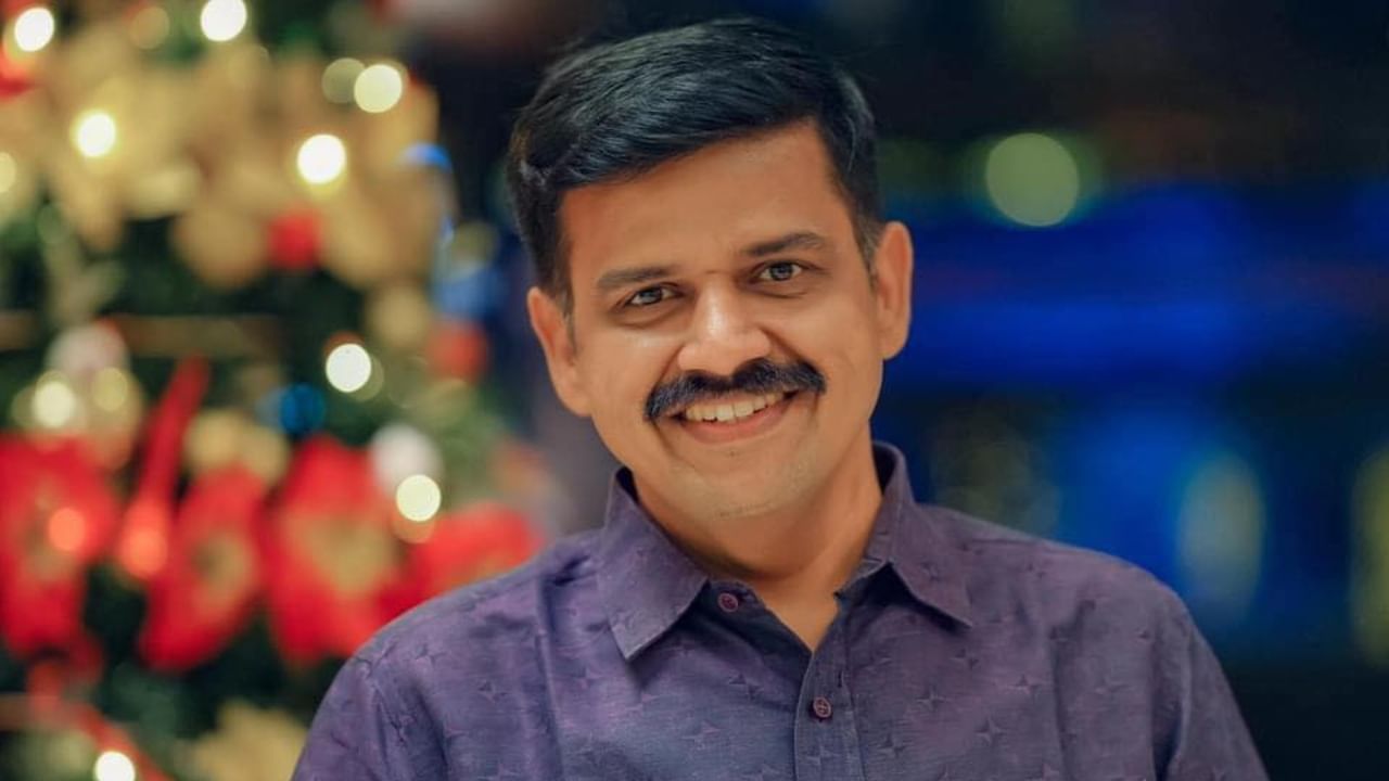 Sandeep Warrier : ഇനി ‘കോൺഗ്രസ് പ്രവർത്തകൻ’; ഫേസ്ബുക്ക് പേജ് തിരുത്തി സന്ദീപ് വാര്യർ