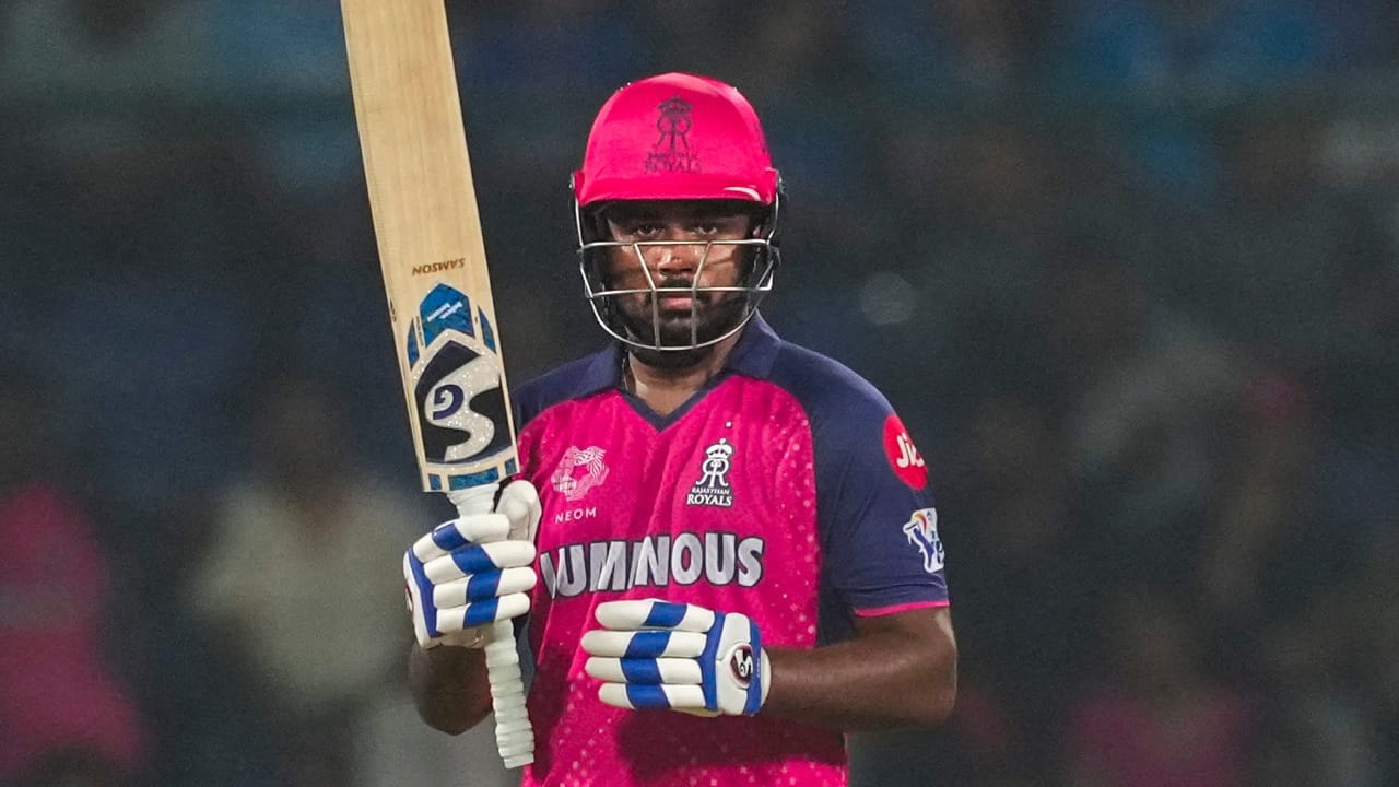 വരുന്ന താരലേലത്തിൽ സഞ്ജു സാംസണിൻ്റെ രാജസ്ഥാൻ റോയൽസ് ആണ് ഏറ്റവും കുറഞ്ഞ പഴ്സുമായി എത്തുന്നത്. വെറും 41 കോടി രൂപയാണ് രാജസ്ഥാൻ റോയൽസിൻ്റെ പഴ്സിൽ ബാക്കിയുള്ളത്. ഇത്രയും കുറഞ്ഞ തുക വച്ച് ഒരു ഫുൾ ബൗളിംഗ് യൂണിറ്റിനെയടക്കം രാജസ്ഥാന് കണ്ടെത്തേണ്ടതുണ്ട്. (Image Credits - PTI)