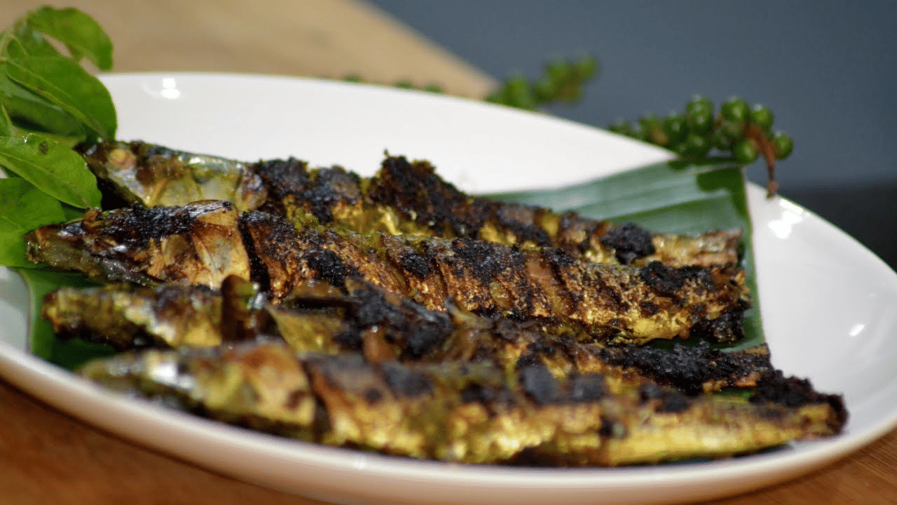 മീൻ വിഭവങ്ങൾ നോൺ വെജ് പ്രേമികളുടെ ഇഷ്ടവിഭവങ്ങളിൽ ഒന്നാണ്. അതിൽ ഏറ്റവും പ്രിയപ്പെട്ടതാണ് മത്തി. കാൽസ്യവും വിറ്റാമിൻ ഡിയും ധാരാളം  അടങ്ങിയ ചെറിയ മത്തി ആരോഗ്യത്തിന്  വളരെ നല്ലതാണ്. (Image Credits: Social Media)

