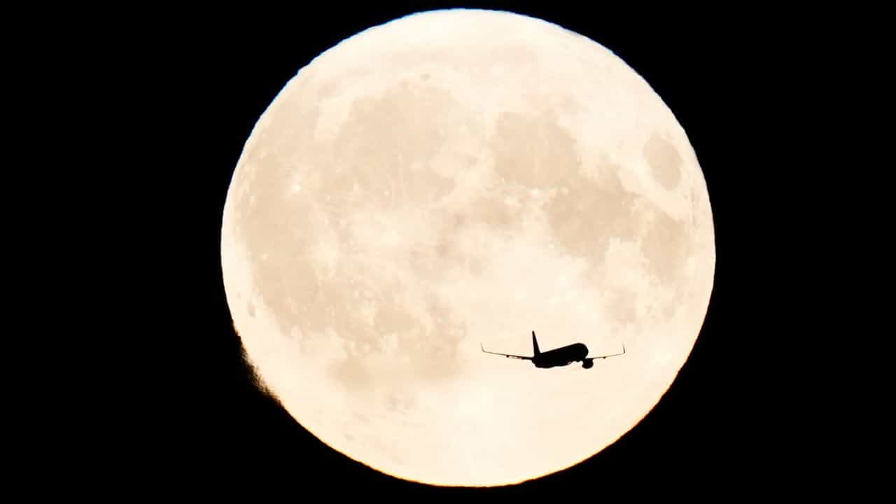 Supermoon: കണ്ണുംനട്ട് കാത്തിരിക്കാം; ഈ വര്ഷത്തെ അവസാന സൂപ്പര്മൂണ് എത്തുന്നു Supermoon: കണ്ണുംനട്ട് കാത്തിരിക്കാം; ഈ വര്ഷത്തെ അവസാന സൂപ്പര്മൂണ് എത്തുന്നു