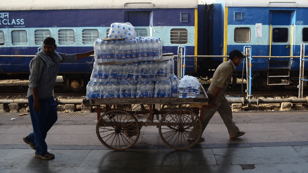 Special Train: സംസ്ഥാനത്തിന് രണ്ട് സ്പെഷ്യൽ ട്രെയിനുകൾ, 44 സർവീസുകൾ; റൂട്ടും, സമയക്രമവും, വിശദവിവരങ്ങൾ അറിയാം