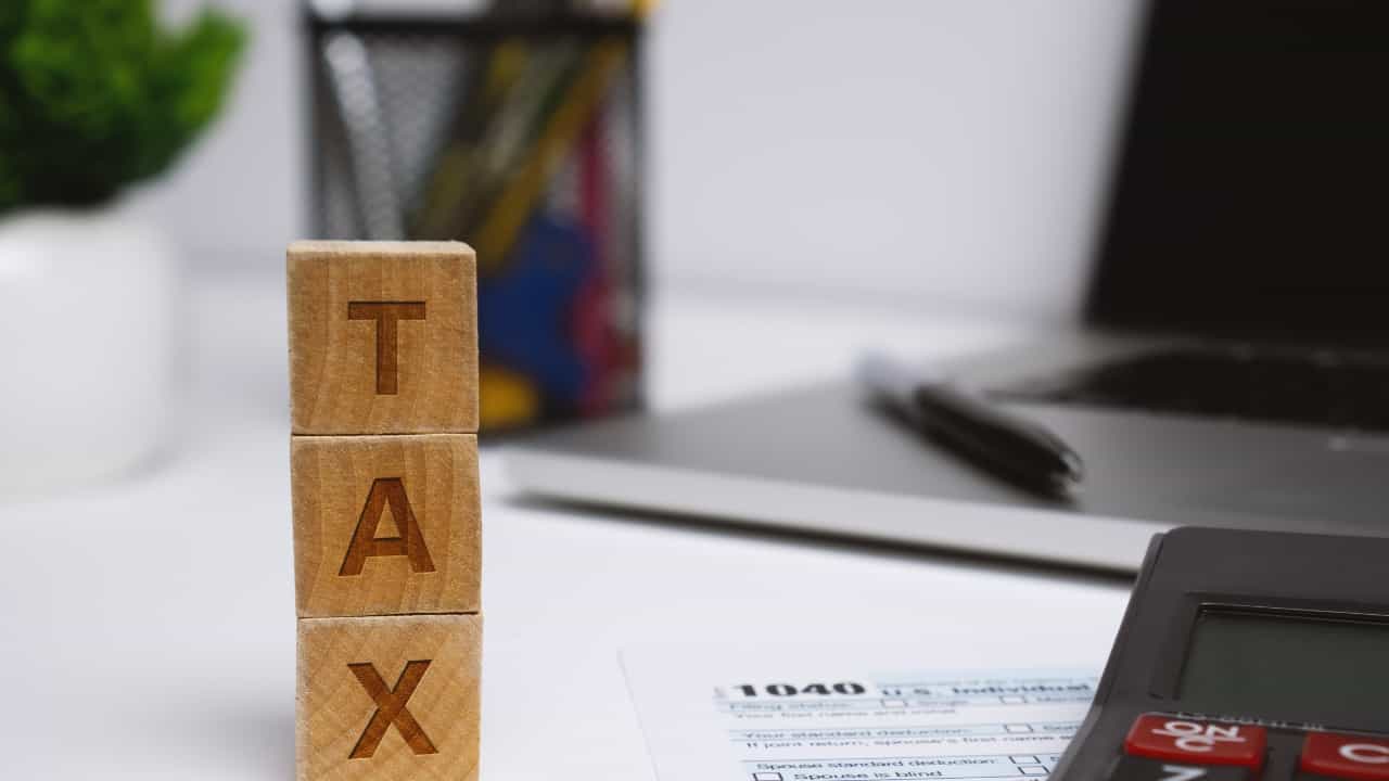 Income Tax Notice: ഈ 5 തെറ്റുകൾ ശ്രദ്ധിക്കണം; ഇൻകം ടാക്സ് നോട്ടീസ് ലഭിച്ചേക്കാം Income Tax Notice: ഈ 5 തെറ്റുകൾ ശ്രദ്ധിക്കണം; ഇൻകം ടാക്സ് നോട്ടീസ് ലഭിച്ചേക്കാം