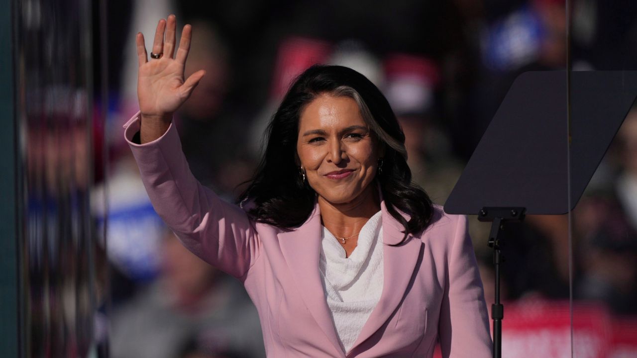 Tulsi Gabbard: ഇന്ത്യക്കാരിയല്ലാത്ത ഹിന്ദു; ആരാണ് യുഎസിന്റെ പുതിയ ഇന്റലിജന്സ് ഡയറക്ടര് തുളസി ഗബ്ബാര്ഡ് Tulsi Gabbard: ഇന്ത്യക്കാരിയല്ലാത്ത ഹിന്ദു; ആരാണ് യുഎസിന്റെ പുതിയ ഇന്റലിജന്സ് ഡയറക്ടര് തുളസി ഗബ്ബാര്ഡ്