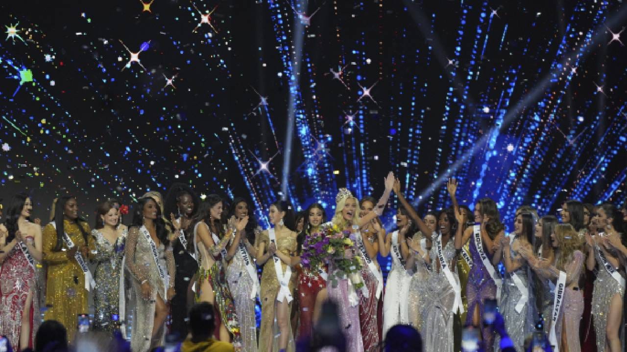 സൗന്ദര്യ മത്സരത്തിൽ ഡെൻമാർക്കിന്റെ ആദ്യ വിജയമാണ് വിക്ടോറിയയുടെ മിസ് യൂണിവേഴ്സ്. 2023 ലെ മിസ് യൂണിവേഴ്സ് പട്ടം നേടിയ നിക്കരാഗ്വയിൽ നിന്നുള്ള ഷെയ്ന്നിസ് പാലാസിയോസ് വിക്ടോറിയെ കിരീടം അണിയിച്ചു.(image credits: PTI)