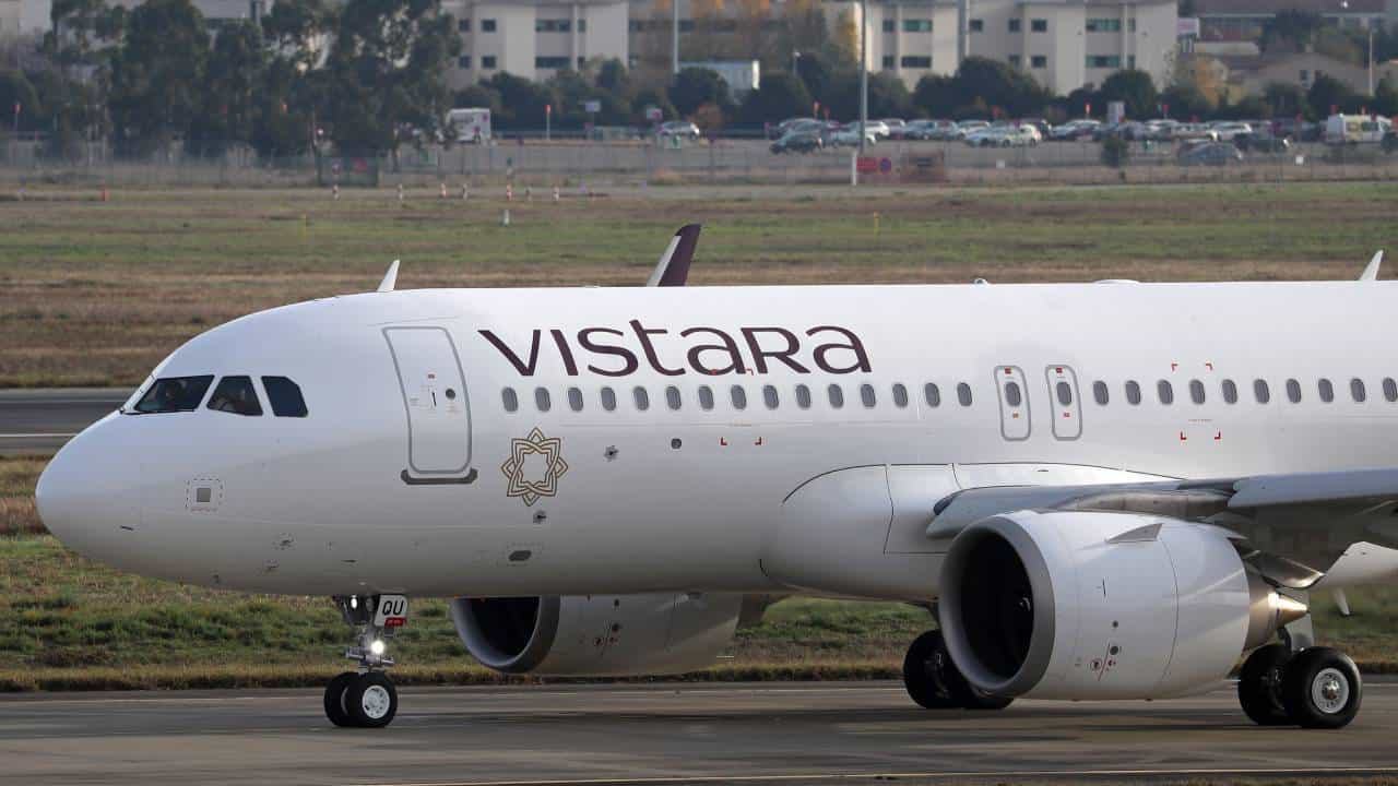 Vistara: ആകാശത്ത് വിസ്തരിച്ച് പറക്കാൻ വിസ്താര ഇനിയില്ല: ടിക്കറ്റെടുത്തവർ പെട്ടോ? യാത്ര ഇനി എങ്ങനെ? Vistara: ആകാശത്ത് വിസ്തരിച്ച് പറക്കാൻ വിസ്താര ഇനിയില്ല: ടിക്കറ്റെടുത്തവർ പെട്ടോ? യാത്ര ഇനി എങ്ങനെ?