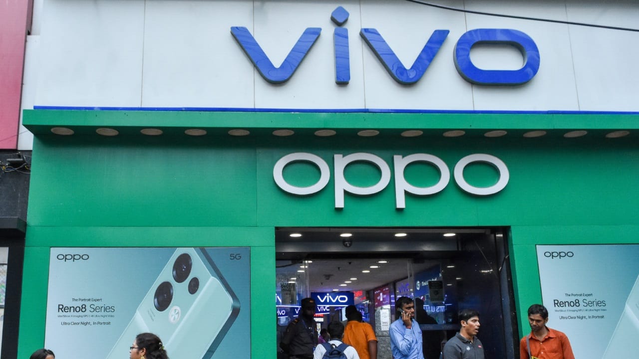 ബജറ്റ് സ്മാർട്ട്ഫോൺ മേഖലയിൽ ഹോണറിന് പണികൊടുക്കാൻ വിവോ എത്തുന്നു. വിവോ വൈ300 ആണ് ബജറ്റ് സ്മാർട്ട്ഫോൺ രംഗത്ത് മത്സരത്തിനെത്തുന്നത്. ഫാസ്റ്റ് ചാർജിംഗും സോണി പോർട്രെയ്റ്റ് ക്യാമറയുമടക്കം തകർപ്പൻ ഫീച്ചറുകളുമായാണ് വിവോ വൈ300 എത്തുക. (Image Credits - Getty Images)