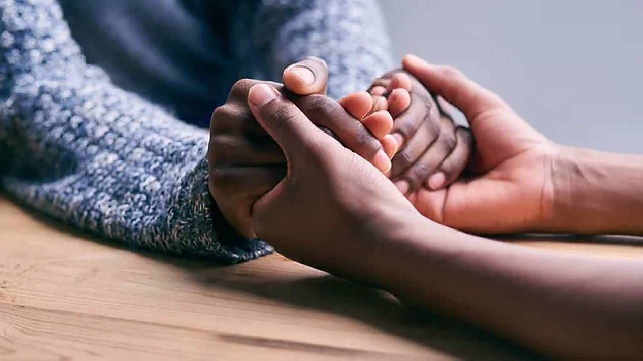 World AIDS Day 2024: തെറ്റിദ്ധാരണകൾ മാറ്റി മുന്നോട്ട് പോകാം; അകറ്റേണ്ടത് എയ്ഡ്സ് രോഗികളെയല്ല; രോഗത്തെയാണ് World AIDS Day 2024: തെറ്റിദ്ധാരണകൾ മാറ്റി മുന്നോട്ട് പോകാം; അകറ്റേണ്ടത് എയ്ഡ്സ് രോഗികളെയല്ല; രോഗത്തെയാണ്