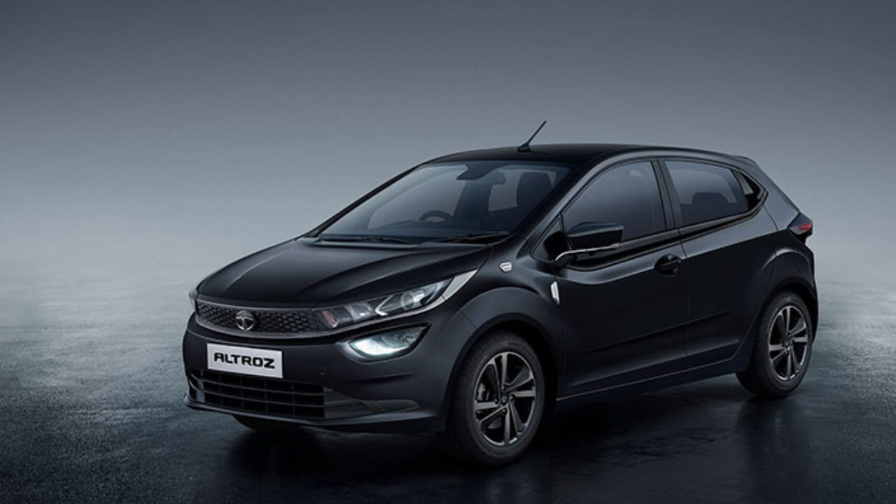 ഇന്ത്യൻ വിപണിയിലെ ബജറ്റ് ഫ്രണ്ട്ലി ഡീസൽ കാറുകളിലൊന്നാണ് ടാറ്റ ആൾട്രോസ്.  8.90 ലക്ഷം രൂപ മുതലാണ് ഡീസൽ വേരിയൻ്റിൻ്റെ വില (എക്സ്-ഷോറൂം). സ്റ്റൈലിഷ് ഡിസൈനും മികച്ച മൈലേജും വാഹനത്തിനെ കൂടുതൽ വ്യത്യസ്തമാക്കുന്നു
