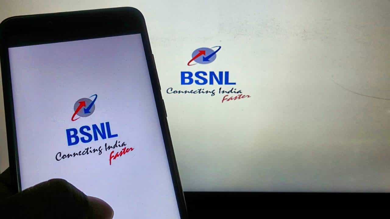 BSNL: ഓഫറുകളുടെ പെരുമഴയുമായി ബിഎസ്എന്എല്; 3 ജിബി അധിക ഡാറ്റ സഹിതം വമ്പന് റീച്ചാര്ജ് പ്ലാന് BSNL: ഓഫറുകളുടെ പെരുമഴയുമായി ബിഎസ്എന്എല്; 3 ജിബി അധിക ഡാറ്റ സഹിതം വമ്പന് റീച്ചാര്ജ് പ്ലാന്