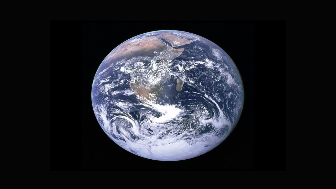Earth Axis: ഭൂമിയുടെ അച്ചുതണ്ട് ചരിഞ്ഞു, കാരണമറിയാമോ ? അനന്തരഫലങ്ങള് എന്തൊക്കെ ? Earth Axis: ഭൂമിയുടെ അച്ചുതണ്ട് ചരിഞ്ഞു, കാരണമറിയാമോ ? അനന്തരഫലങ്ങള് എന്തൊക്കെ ?