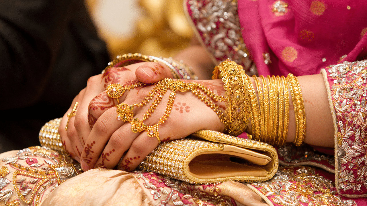 Kerala Gold Price: ആശ്വസിക്കാമോ…? സ്വർണവിലയിൽ നേരിയ കുറവ്; അറിയാം ഇന്നത്തെ നിരക്ക് Kerala Gold Price: ആശ്വസിക്കാമോ…? സ്വർണവിലയിൽ നേരിയ കുറവ്; അറിയാം ഇന്നത്തെ നിരക്ക്