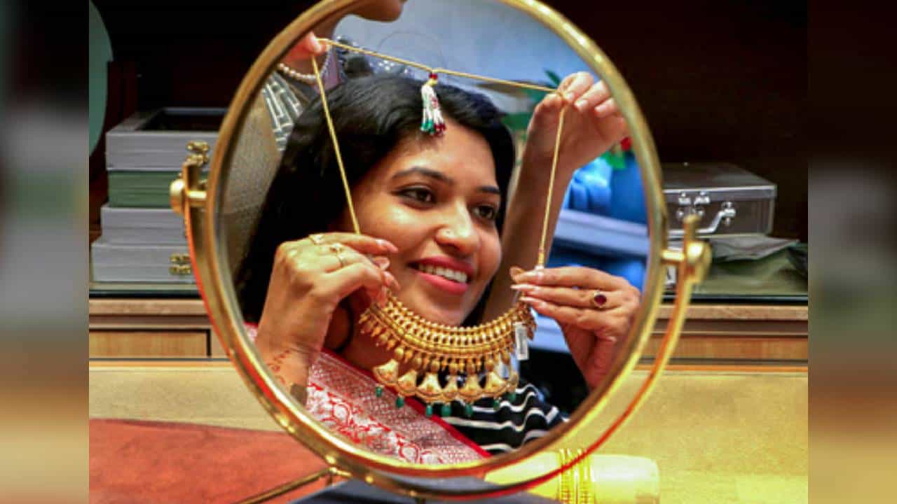 Kerala Gold Rate: മൂന്നാഴ്ചക്കിടെ പവന് കൂടിയത് 3,240 രൂപ; ഫെബ്രുവരിയില്‍ ആശ്വാസിക്കാമോ?