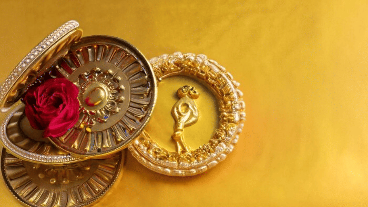 യുഎസ് പ്രസിഡന്റ് തെരഞ്ഞെടുപ്പും, ഫെഡ് യോഗ തീരുമാനങ്ങളുമാകും സ്വര്‍ണ്ണത്തിന്റെ ഭാവി തീരുമാനിക്കുക. ദീര്‍ഘകാല നിക്ഷേപകരെ സംബന്ധിച്ച് നിലവിലെ നിശ്ചലാവസ്ഥ പരിഗണിക്കാവുന്നതാണ്.  ( IMAGE -FREEPIK )