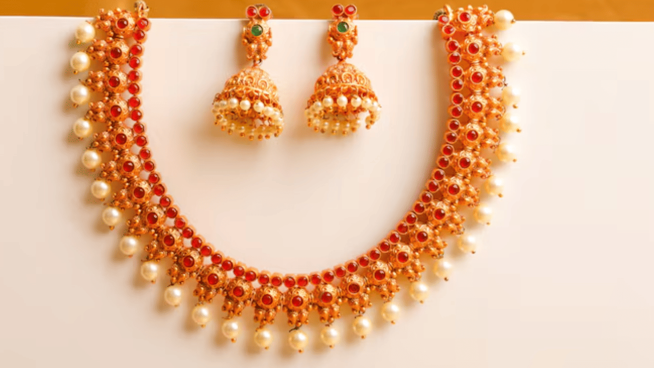 ഈ മാസത്തെ ഏറ്റവും കുറഞ്ഞ വിലയാണിത് എന്നാണ് കണക്ക്. ഗ്രാം വിലയില്‍ 135 രൂപയുടെ കുറവാണുണ്ടായിരിക്കുന്നത്. (​IMAGE - FREEPIK)