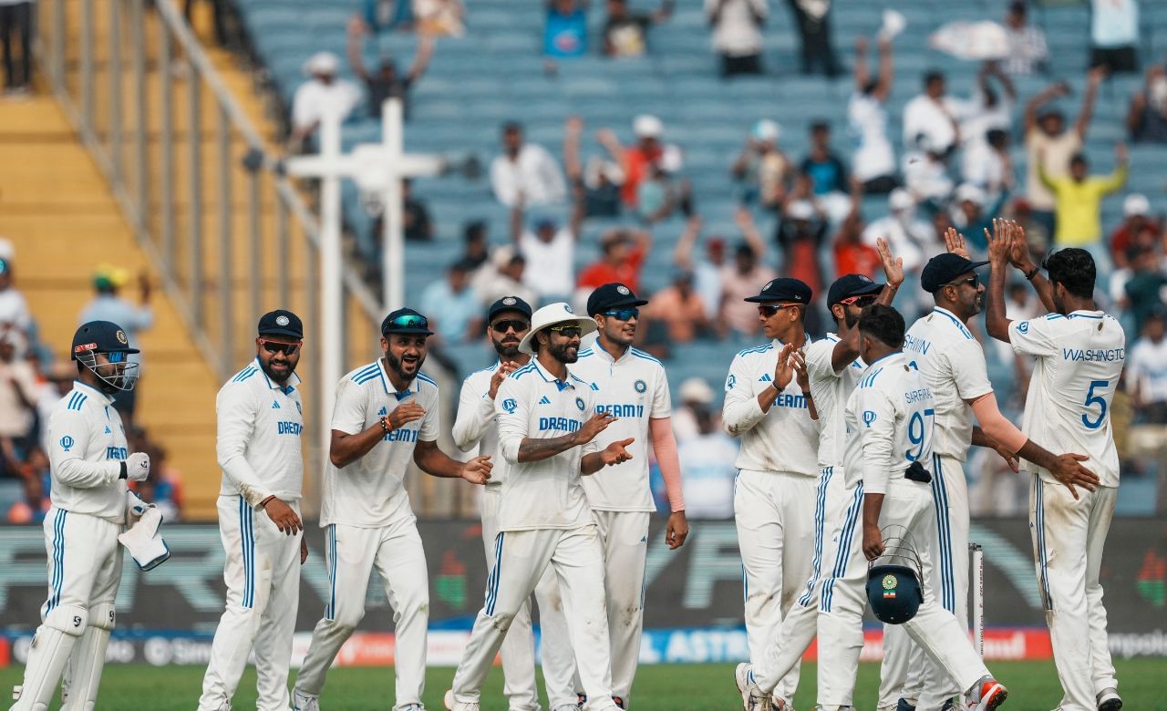 ചീഫ് സെലക്ടർ അജിത് അ​ഗാർക്കർ, പരിശീലകൻ ​ഗൗതം ഗംഭീർ, സെലക്ഷൻ കമ്മിറ്റി അം​ഗങ്ങൾ എന്നിവർക്കെതിരെ ബിസിസിഐ നടപടിയുണ്ടാകുമെന്ന് റിപ്പോർട്ട്. ബോർഡർ ​ഗവാസ്കർ ട്രോഫിയിൽ  ഇന്ത്യ മികച്ച പ്രകടനം നടത്തിയില്ലെങ്കിൽ ​ഗംഭീറിന്റെ അധികാരം വെട്ടിക്കുറയ്ക്കുമെന്നാണ് വിവരം. (Image Credits:BCCI)