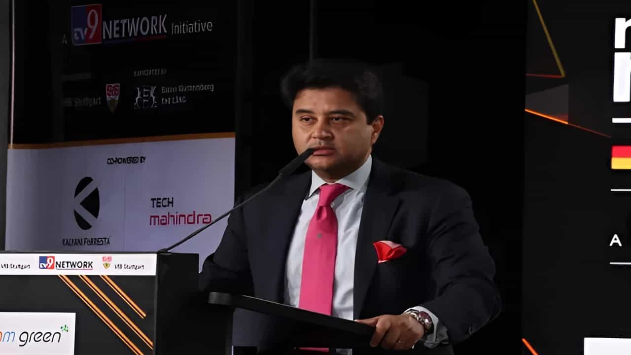 Jyotiraditya Scindia: ഇന്ത്യ ഉടൻ ലോകത്തിലെ നാലാമത്തെ വലിയ സമ്പദ്വ്യവസ്ഥയാകും. 2027-ൽ അത് മൂന്നാമതാകും- കേന്ദ്രമന്ത്രി ജ്യോതിരാദിത്യ സിന്ധ്യ Jyotiraditya Scindia: ഇന്ത്യ ഉടൻ ലോകത്തിലെ നാലാമത്തെ വലിയ സമ്പദ്വ്യവസ്ഥയാകും. 2027-ൽ അത് മൂന്നാമതാകും- കേന്ദ്രമന്ത്രി ജ്യോതിരാദിത്യ സിന്ധ്യ