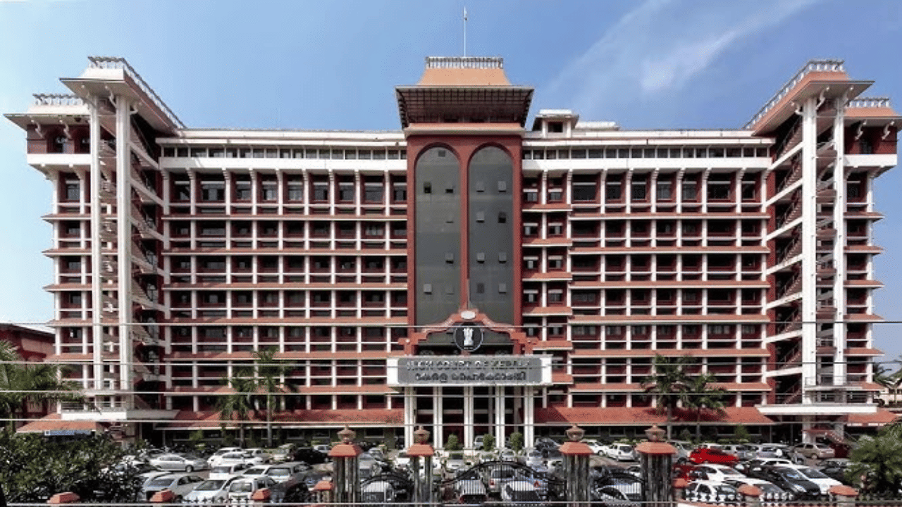 രണ്ടാം ഭാര്യയെ നോക്കാൻ ആദ്യ ഭാര്യയുടെ അവകാശങ്ങൾ നിഷേധിക്കാനാവില്ല- ഹൈക്കോടതി