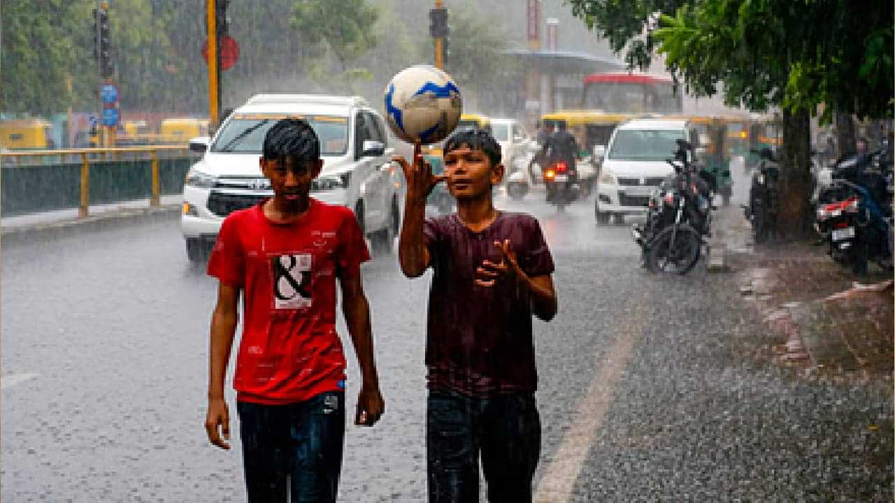 Kerala Rain Alert: കേരളത്തിൽ അതിശക്ത മഴ; ഉച്ചക്കഴിഞ്ഞ് കനക്കും; രണ്ട് ജില്ലകളിൽ ഓറഞ്ച് അലർട്ട്, അഞ്ചിടത്ത് യെല്ലോ അലർ‌ട്ട്