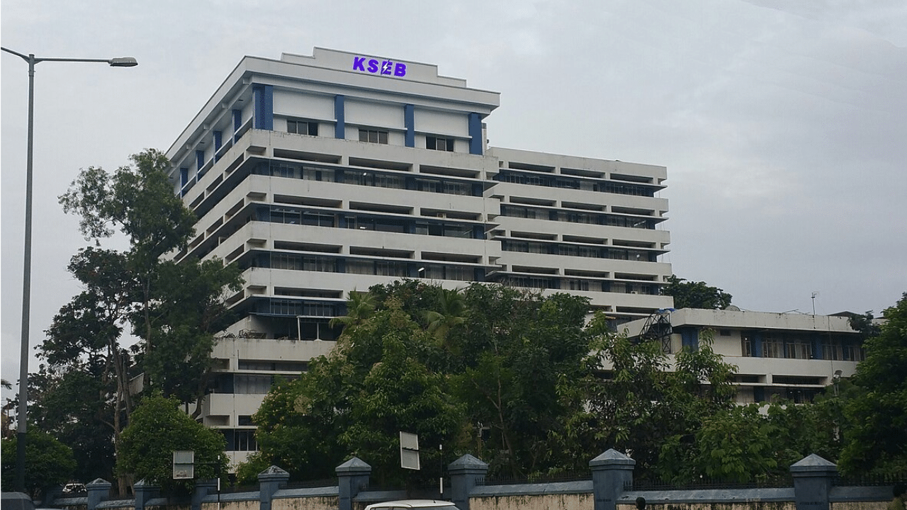 KSEB: വീട്ടിലിരുന്ന് വൈദ്യുതി കണക്ഷനെടുക്കാം…; ഡിസംബർ ഒന്ന് മുതൽ അടിമുടിമാറാൻ കെഎസ്ഇബി KSEB: വീട്ടിലിരുന്ന് വൈദ്യുതി കണക്ഷനെടുക്കാം…; ഡിസംബർ ഒന്ന് മുതൽ അടിമുടിമാറാൻ കെഎസ്ഇബി