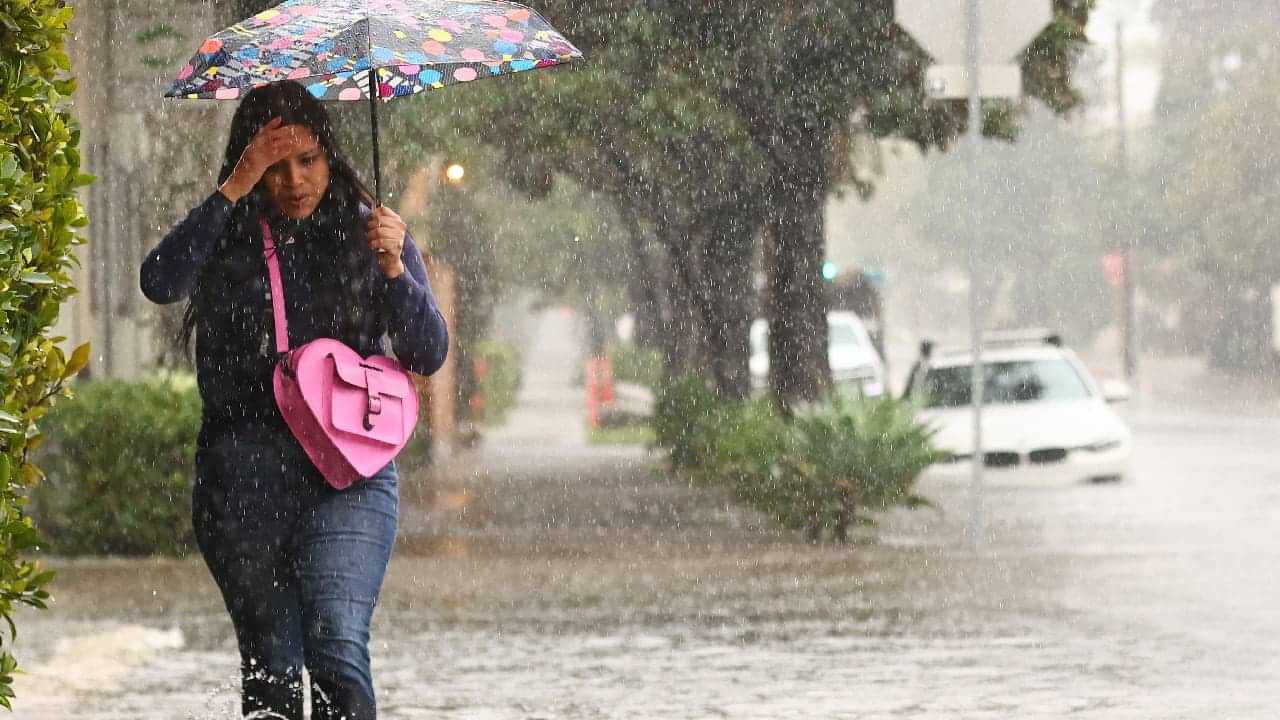 Kerala Rain Alert : ചക്രവാതച്ചുഴി; സംസ്ഥാനത്ത് ശനിയാഴ്ച വരെ ശക്തമായ മഴ തുടരും; ഇന്ന് 8 ജില്ലകളിൽ യെല്ലോ അലർട്ട്