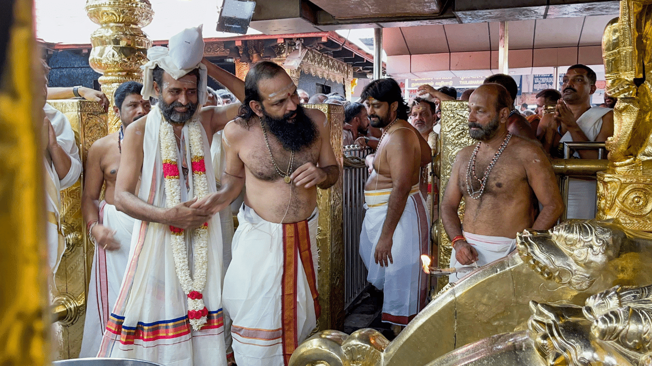 Sabarimala Mandala Kalam 2024: സ്വാമിയേ ശരണം അയ്യപ്പാ...; വൃശ്ചിക പുലരിയിൽ അയ്യപ്പനെ കാണാൻ ഭക്തജന തിരക്ക്, നട തുറന്നു