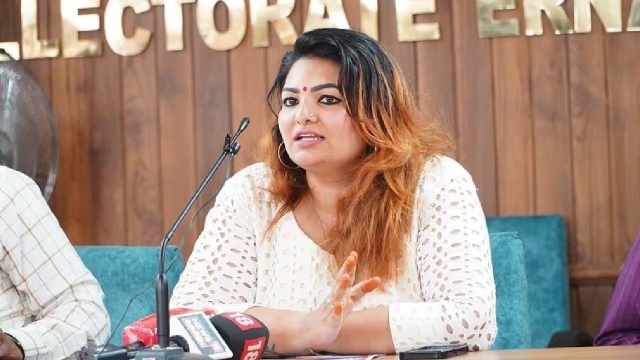 Sandra Thomas: പ്രൊഡ്യൂസേര്സ് അസോസിയേഷനിൽ നിന്നും സാന്ദ്ര തോമസിനെ പുറത്താക്കി Sandra Thomas: പ്രൊഡ്യൂസേര്സ് അസോസിയേഷനിൽ നിന്നും സാന്ദ്ര തോമസിനെ പുറത്താക്കി