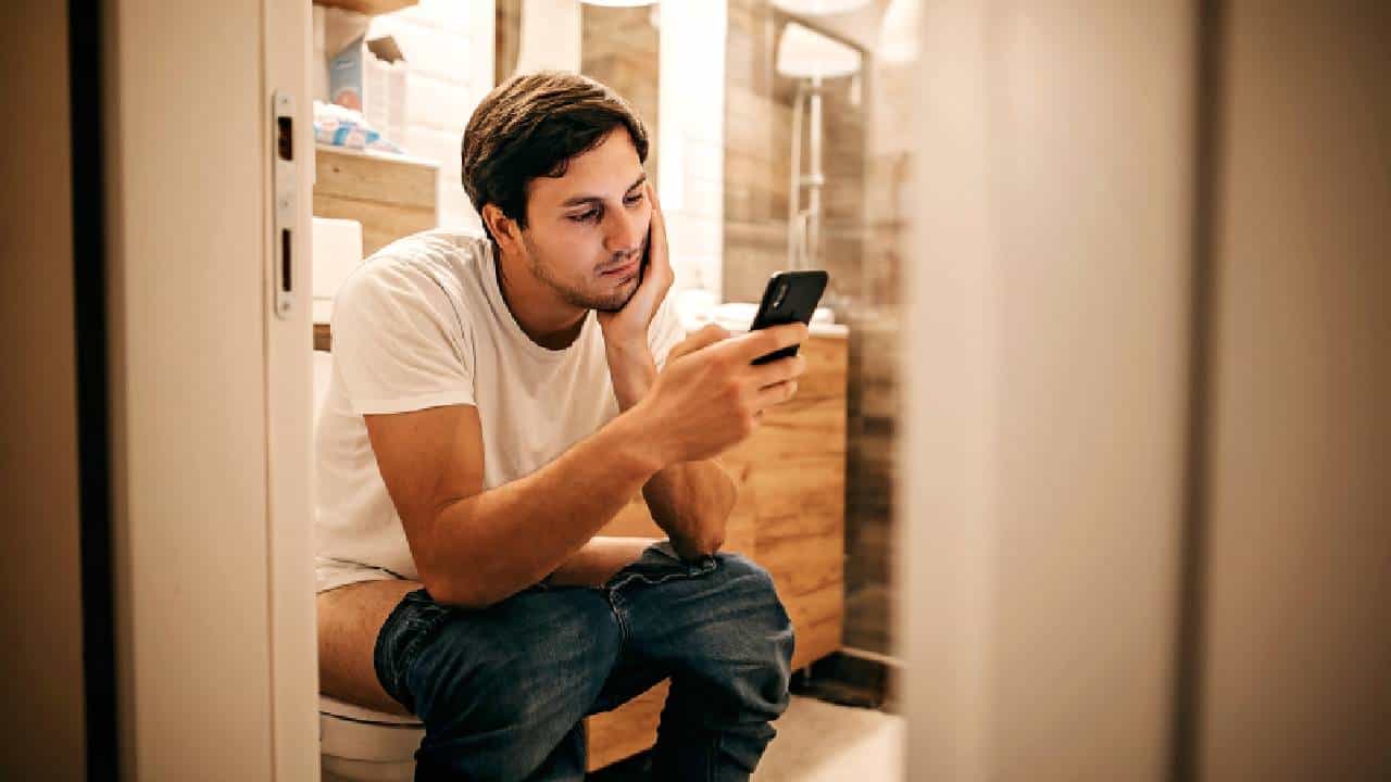 Toilet Time: ടോയ്ലറ്റിൽ ഒരുപാട് നേരം ഇരിക്കുന്നവരാണോ നിങ്ങൾ? എന്നാൽ കാത്തിരിക്കുന്നത് ഗുരുതരമായ ആരോഗ്യ പ്രശ്നങ്ങൾ Toilet Time: ടോയ്ലറ്റിൽ ഒരുപാട് നേരം ഇരിക്കുന്നവരാണോ നിങ്ങൾ? എന്നാൽ കാത്തിരിക്കുന്നത് ഗുരുതരമായ ആരോഗ്യ പ്രശ്നങ്ങൾ