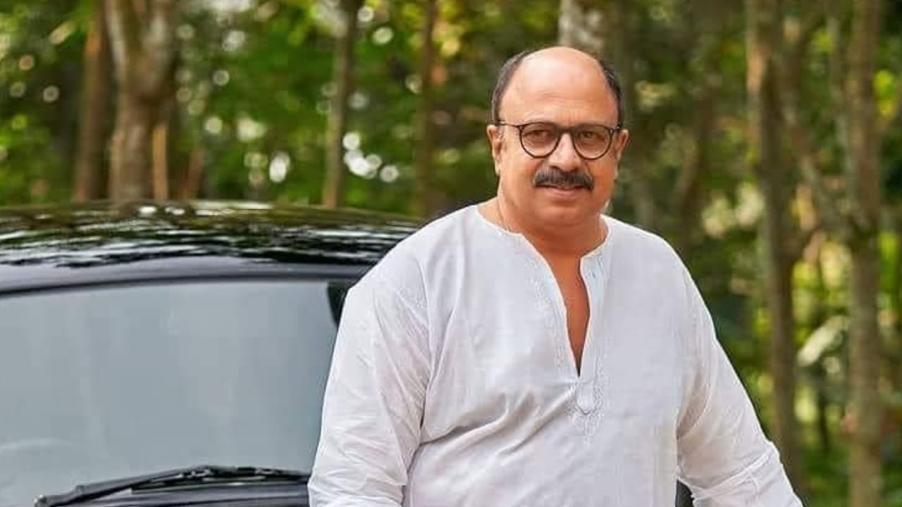 Actor Sidhique Arrest: നടൻ സിദ്ധിഖിൻ്റെ അറസ്റ്റ് രേഖപ്പെടുത്തി, മജിസ്ട്രേറ്റിന് മുൻപിൽ ഹാജരാക്കും. Actor Sidhique Arrest: നടൻ സിദ്ധിഖിൻ്റെ അറസ്റ്റ് രേഖപ്പെടുത്തി, മജിസ്ട്രേറ്റിന് മുൻപിൽ ഹാജരാക്കും.