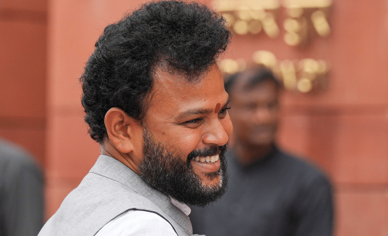 വ്യോമയാന മന്ത്രി റാം മോഹൻ നായിഡുവാണ് ഇക്കാര്യം അറിയിച്ചത്. കൊൽക്കത്ത വിമാനത്താവളത്തിലായിരിക്കും ആദ്യ ഉഡാൻ യാത്രി കഫേ പ്രവർത്തനമാരംഭിക്കുക. (Image Credits: PTI)