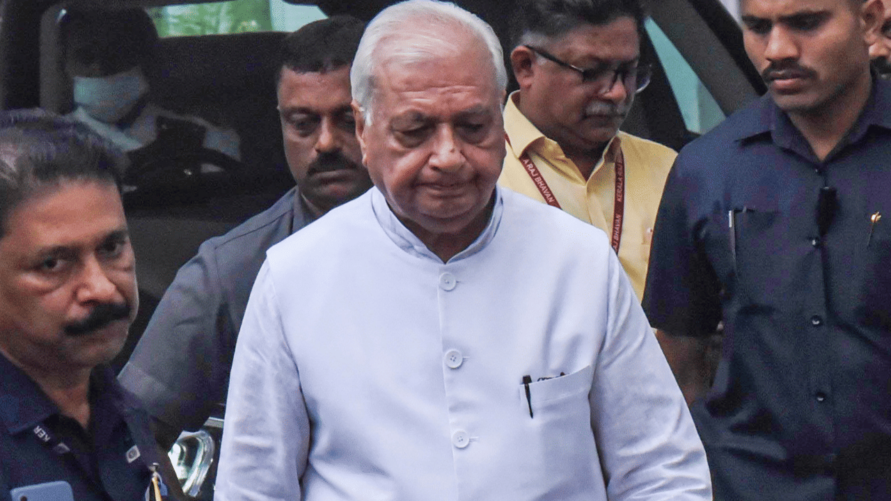 Arif Mohammed Khans Farewell: ആരിഫ് മുഹമ്മദ് ഖാന്റെ യാത്രയയപ്പ് ചടങ്ങ് റദ്ദാക്കി; പുതിയ ഗവർണർ ജനുവരി രണ്ടിന് ചുമതലയേൽക്കും Arif Mohammed Khans Farewell: ആരിഫ് മുഹമ്മദ് ഖാന്റെ യാത്രയയപ്പ് ചടങ്ങ് റദ്ദാക്കി; പുതിയ ഗവർണർ ജനുവരി രണ്ടിന് ചുമതലയേൽക്കും