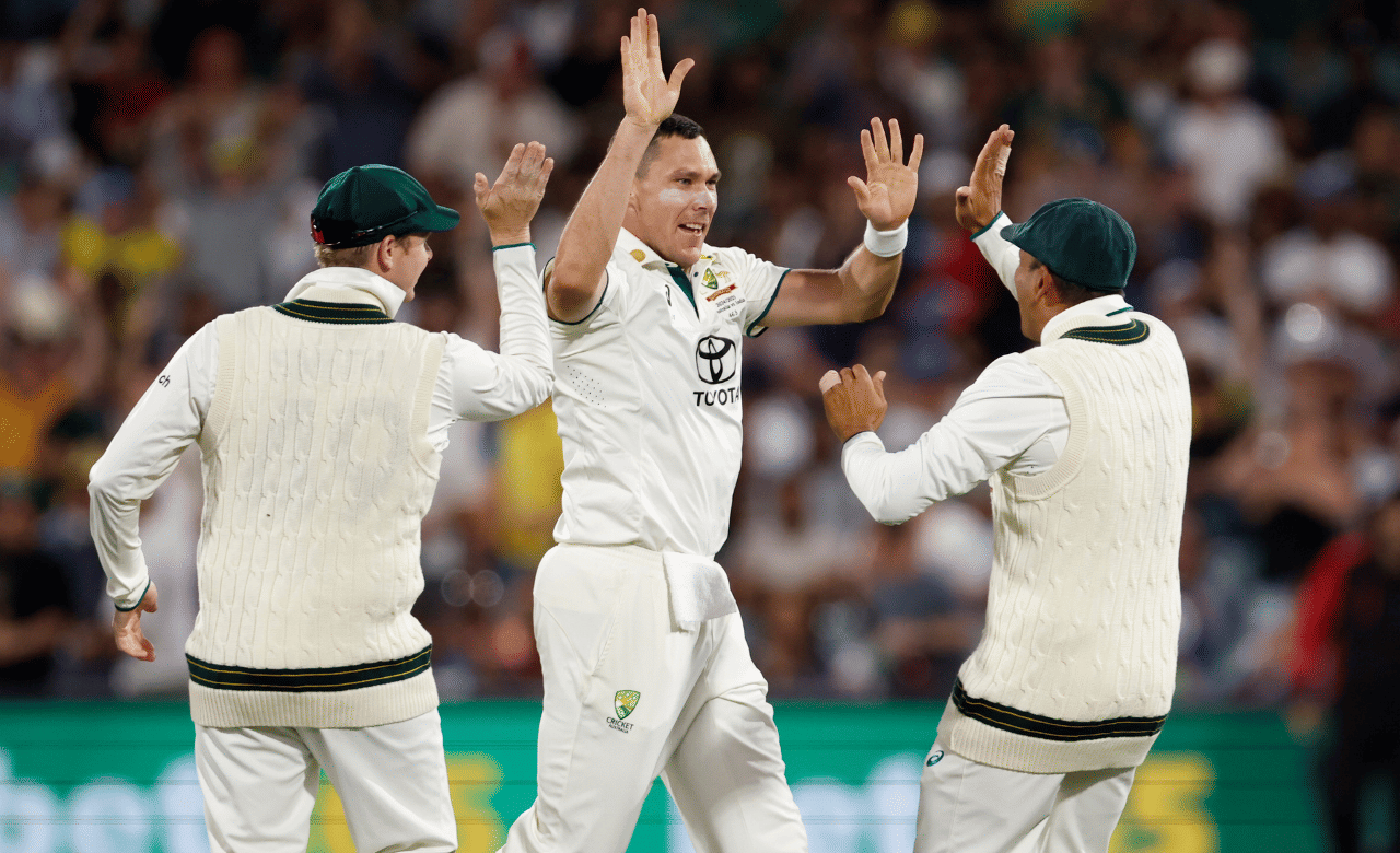 ബോർഡർ ​ഗവാസ്കർ ട്രോഫിയിലെ അവസാന രണ്ട് ടെസ്റ്റുകള്‍ക്കുള്ള ടീമിനെ പ്രഖ്യാപിച്ച് ഓസ്ട്രേലിയ. നഥാന്‍ മക്സ്വീനിയും പരിക്കേറ്റ് പുറത്തായ പേസര്‍ ജോഷ് ഹേസല്‍വുഡും അവസാന രണ്ട് ടെസ്റ്റിനുള്ള ടീമിലില്ല. (Image Credits: PTI)