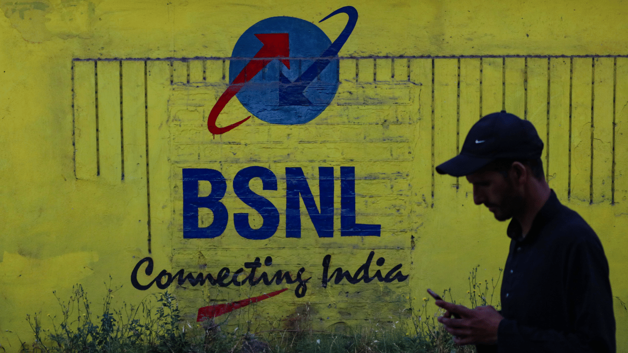 4G സാച്ചുറേഷൻ പ്രോജക്ടിന് കീഴിൽ രാജ്യത്തുടനീളം സ്ഥാപിക്കുന്ന 22,000 ടവറുകളാണ് കമ്പനി സ്ഥാപിക്കുന്നത്. അതേസമയം ഇ-സിം സൗകര്യം പിന്തുണയ്ക്കുന്ന ഫോണുകൾ കുറവായതിനാൽ ഇന്ത്യയിലെ ഇ-സിം ഉപഭോക്താക്കളുടെ എണ്ണവും പരിമിതമാണ്. (Image Credits: Gettyimages)