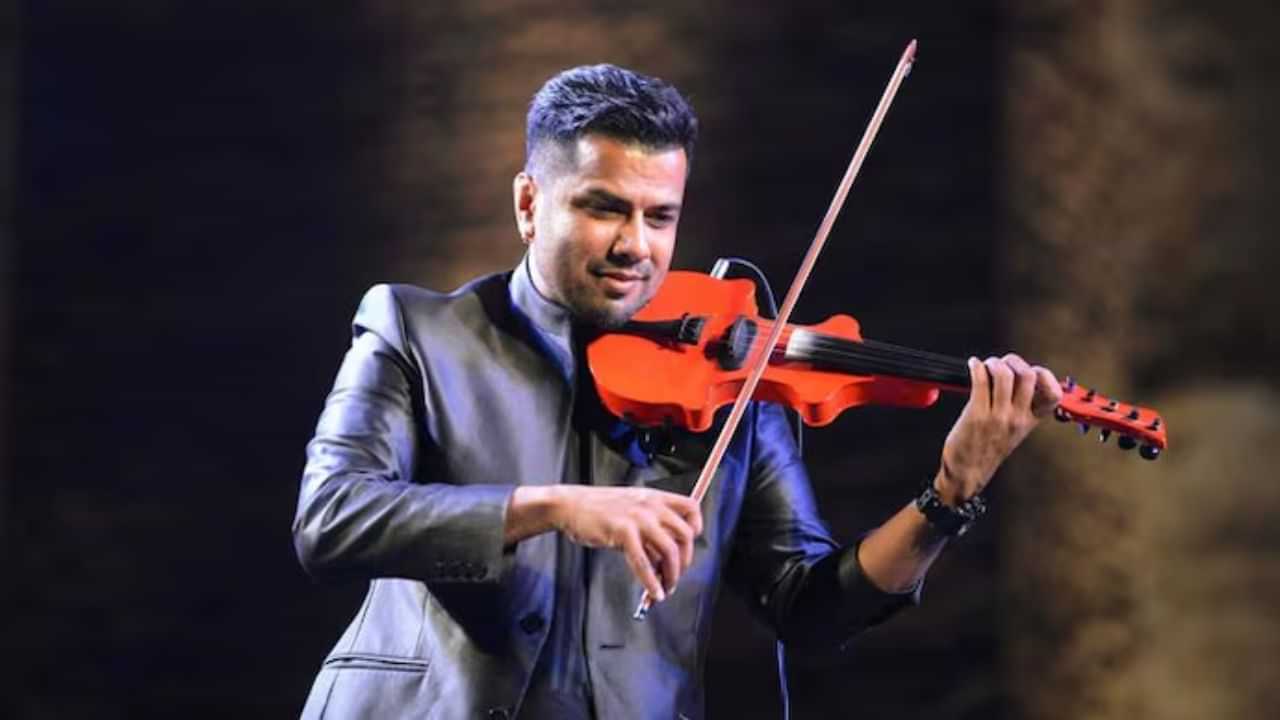 National Violin Day 2024: വയലിനെ പ്രാണനുതുല്യം സ്നേഹിച്ചിരുന്നയാള്; ബാലുവിന്റെ ഓര്മയില് നീറുന്ന മറ്റൊരു വയലിന് ദിനം National Violin Day 2024: വയലിനെ പ്രാണനുതുല്യം സ്നേഹിച്ചിരുന്നയാള്; ബാലുവിന്റെ ഓര്മയില് നീറുന്ന മറ്റൊരു വയലിന് ദിനം