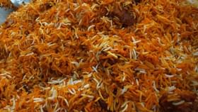 Hyderabad Biryani : ഹൈദരാബാദിലെ റെസ്റ്റോറൻ്റിൽ വിളമ്പിയ ബിരിയാണിയിൽ ബ്ലേഡ്; പോലീസിൽ പരാതിനൽകി യുവാവ്