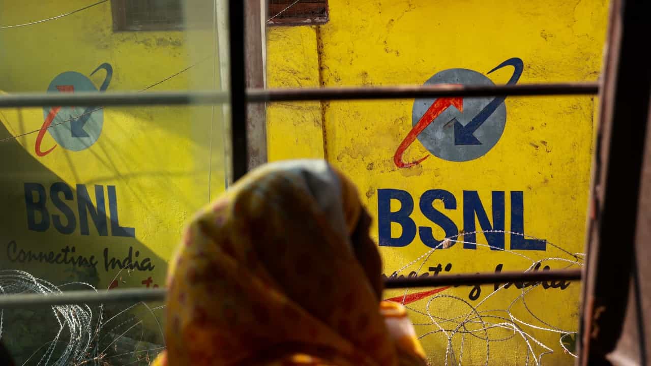 BSNL 395 Plan: ബിഎസ്എൻഎല്ലിൻ്റെ 395-ൻ്റെ പ്ലാൻ കണ്ട് പേടിച്ച് ജിയോ, പോക്കറ്റിലൊതുങ്ങും BSNL 395 Plan: ബിഎസ്എൻഎല്ലിൻ്റെ 395-ൻ്റെ പ്ലാൻ കണ്ട് പേടിച്ച് ജിയോ, പോക്കറ്റിലൊതുങ്ങും