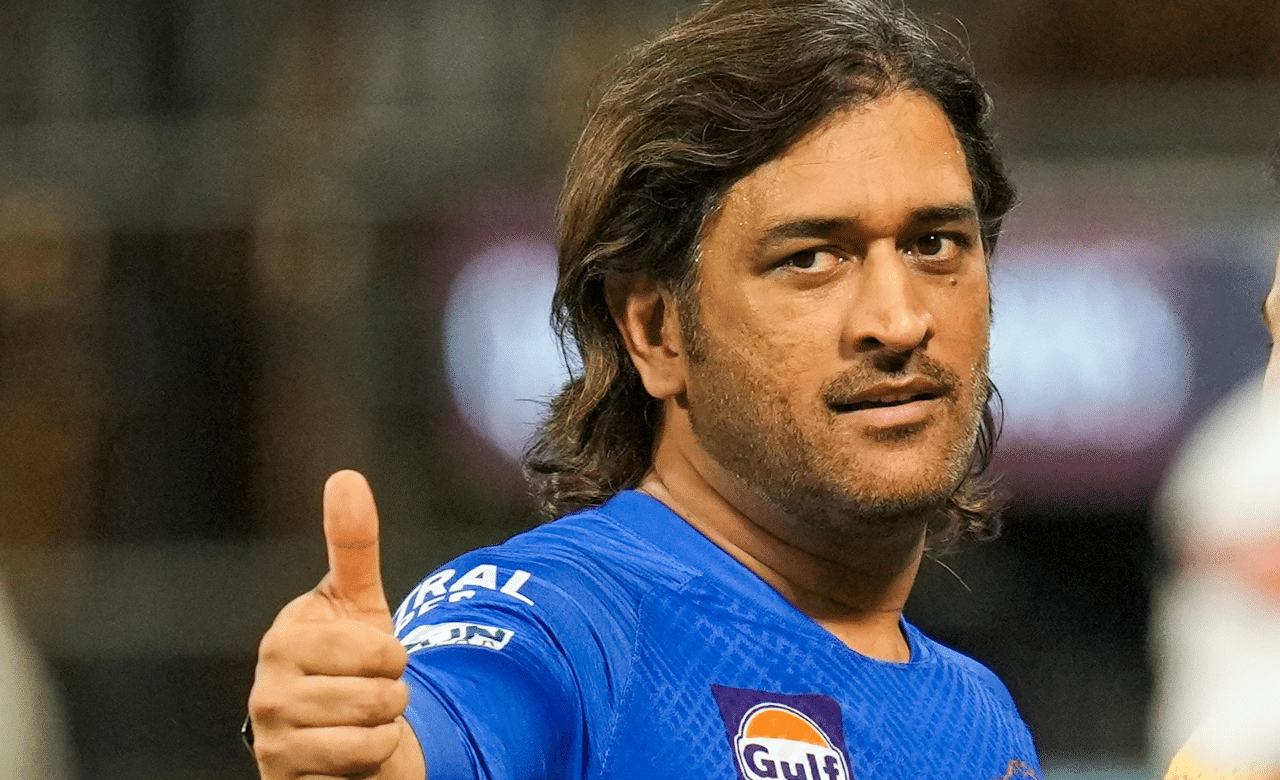 2024-ല്‍ ഏറ്റവും കൂടുതല്‍ ബ്രാന്‍ഡ് അംഗീകാരങ്ങള്‍ നേടിയ ഇന്ത്യന്‍ സെലിബ്രിറ്റിയാണ് ധോണി.  TAM മീഡിയ റിസര്‍ച്ചാണ് ഇത് സംബന്ധിച്ച റിപ്പോർട്ട് പുറത്തുവിട്ടത്. ഷാരൂഖ് ഖാനെയും അമിതാഭ് ബച്ചനെയും പിന്തള്ളിയാണ് ധോണി ഒന്നാമതെത്തിയത്.  (Image Credits: PTI)