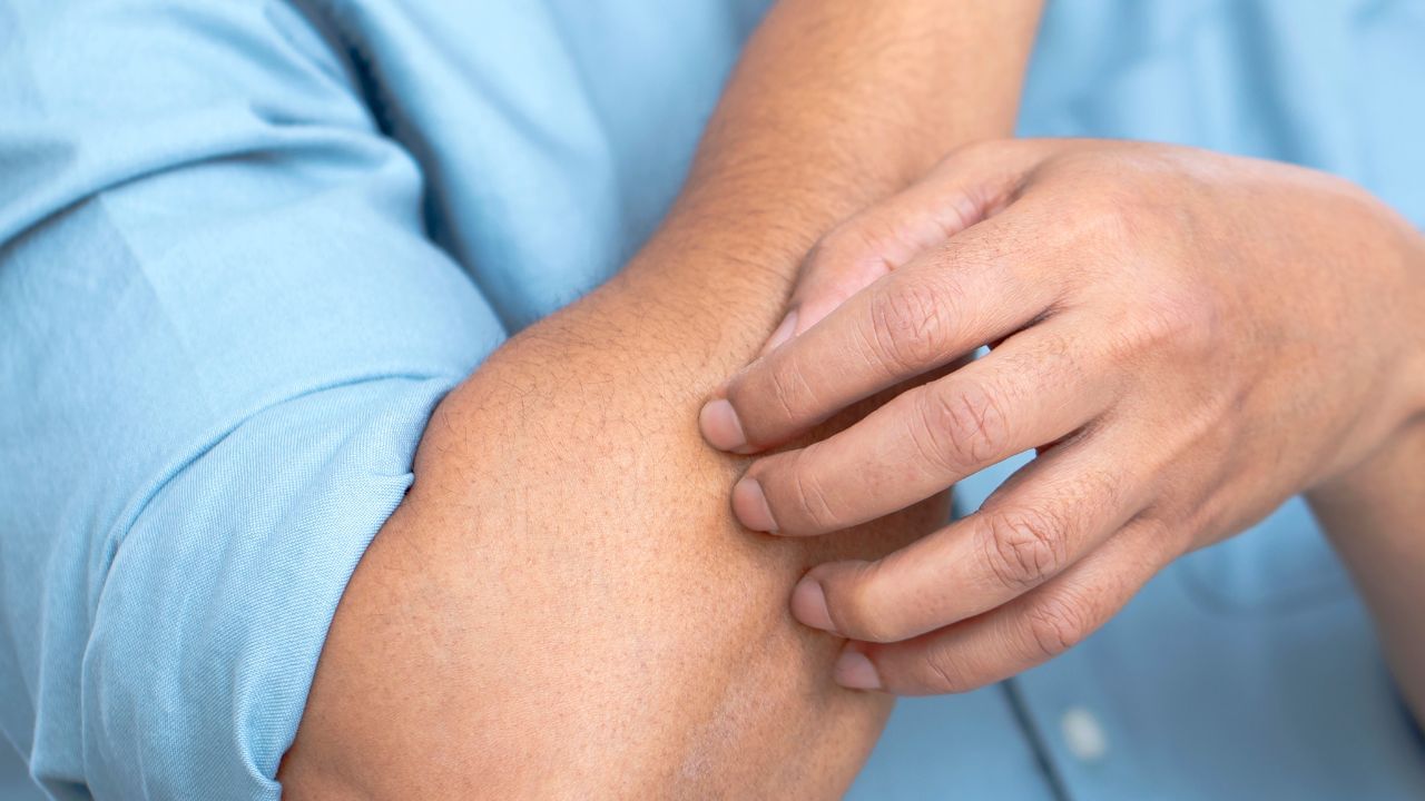 Dry Skin Remedies: ഡ്രൈ സ്കിന്നിനോട് വിട പറയാന് ഈ വഴികള് സഹായിക്കാം Dry Skin Remedies: ഡ്രൈ സ്കിന്നിനോട് വിട പറയാന് ഈ വഴികള് സഹായിക്കാം
