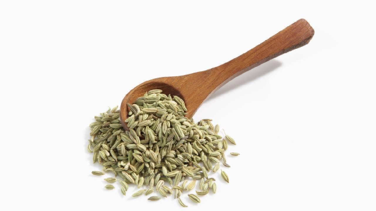 ഭക്ഷണം കഴിച്ചതിന് ശേഷം ജീരകം കഴിക്കുന്നത് ​ഗുണകരമെന്നാണ് പറയുന്നത്. നിരവധി ആരോഗ്യ ഗുണങ്ങളുള്ള ഈ ജീരകം ഭക്ഷണത്തിനു ശേഷം കഴിക്കുന്നത് ​ഗ്യാസ് പോലുള്ള പ്രശ്നങ്ങൾക്കുള്ള പ്രതിവിധിയാണ്. ഇതിനു പുറമെ പോഷകങ്ങളാല്‍ സമ്പന്നമായ സുഗന്ധവ്യജ്ഞനമാണ് ജീരകം. (image credits:gettyimages)