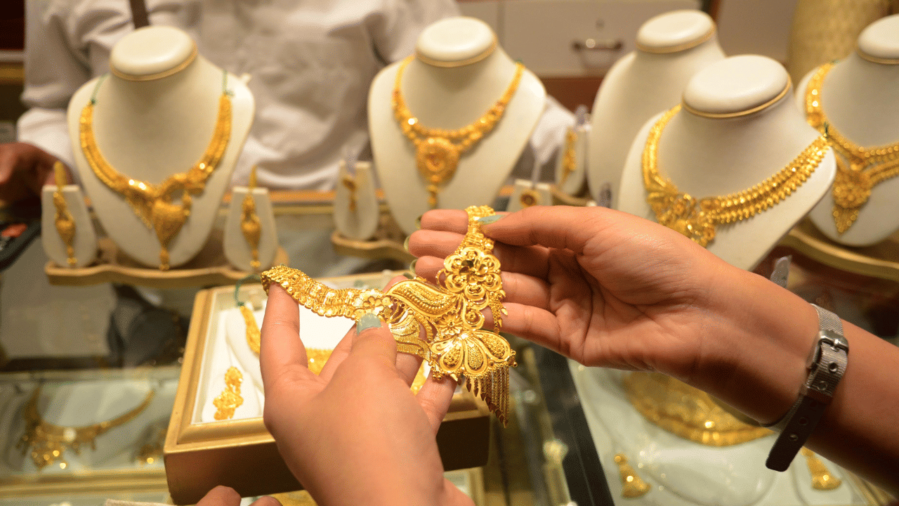 Kerala Gold Price: സ്വർണവിലയിൽ നേരിയ വർദ്ധനവ്; ഇന്നത്തെ നിരക്ക് ഇങ്ങനെ Kerala Gold Price: സ്വർണവിലയിൽ നേരിയ വർദ്ധനവ്; ഇന്നത്തെ നിരക്ക് ഇങ്ങനെ