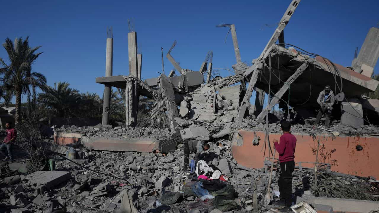 Israeli–Palestinian conflict: സ്റ്റാര്ബക്ക്സ് ക്യൂ ആര് കോഡ് സ്കാന് ചെയ്താല് ഗസയിലെ വംശഹത്യ കാണാം; പ്രതിഷേധം കനക്കുന്നു Israeli–Palestinian conflict: സ്റ്റാര്ബക്ക്സ് ക്യൂ ആര് കോഡ് സ്കാന് ചെയ്താല് ഗസയിലെ വംശഹത്യ കാണാം; പ്രതിഷേധം കനക്കുന്നു