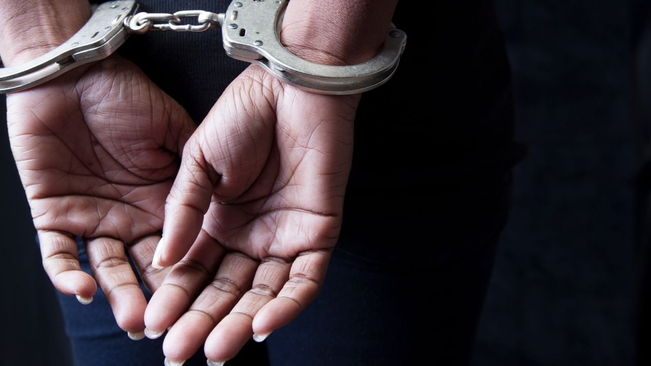 Child Assaulting Case: കണ്ണൂര് ചെറുപുഴയില് എട്ടുവയസ്സുകാരിയെ ക്രൂരമായി മര്ദ്ദിച്ച സംഭവം;പിതാവ് അറസ്റ്റിൽ Child Assaulting Case: കണ്ണൂര് ചെറുപുഴയില് എട്ടുവയസ്സുകാരിയെ ക്രൂരമായി മര്ദ്ദിച്ച സംഭവം;പിതാവ് അറസ്റ്റിൽ