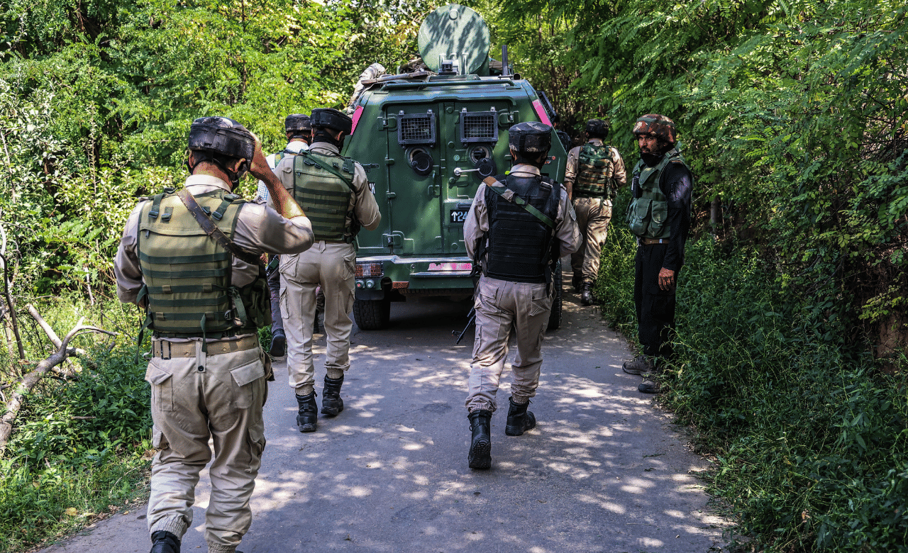 12 Maoists Killed: ഛത്തീസ്ഗഡിലെ ബിജാപൂരിൽ സുരക്ഷാ സേനയുമായി ഏറ്റുമുട്ടൽ; 12 മാവോയിസ്റ്റുകൾ കൊല്ലപ്പെട്ടു 12 Maoists Killed: ഛത്തീസ്ഗഡിലെ ബിജാപൂരിൽ സുരക്ഷാ സേനയുമായി ഏറ്റുമുട്ടൽ; 12 മാവോയിസ്റ്റുകൾ കൊല്ലപ്പെട്ടു