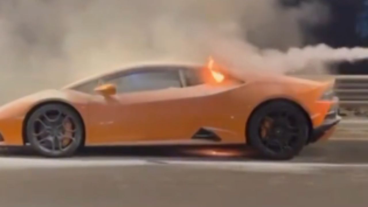 Lamborghini Fire Accident : കോടികൾ മുടക്കിട്ടും സുരക്ഷ എവിടെ? നടുറോഡിൽ വെച്ച് ലംബോർഗിനിക്ക് തീപിടിച്ചു, വീഡിയോ