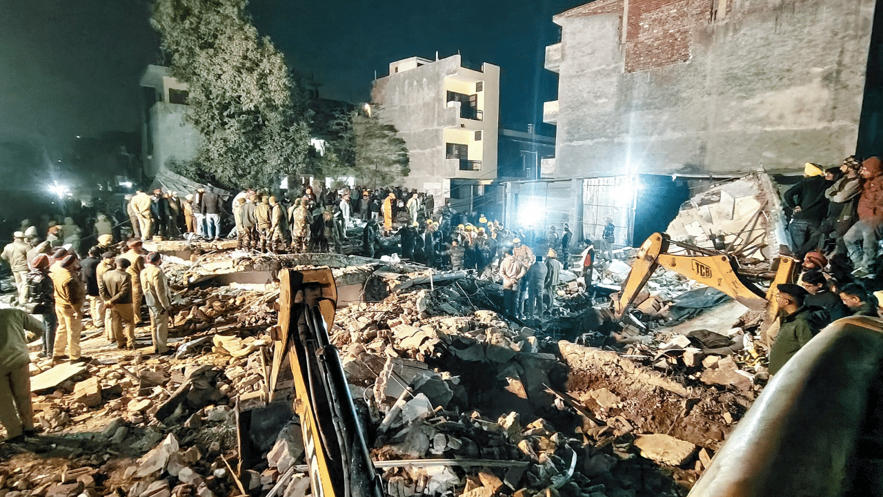 Mohali Building Collapsed: മൊഹാലിയിൽ ആറുനില കെട്ടിടം തകർന്നുവീണു: 11-ഓളം പേർ ഉള്ളിൽ അകപ്പെട്ടു, രക്ഷാപ്രവർത്തനം പുരോഗമിക്കുന്നു Mohali Building Collapsed: മൊഹാലിയിൽ ആറുനില കെട്ടിടം തകർന്നുവീണു: 11-ഓളം പേർ ഉള്ളിൽ അകപ്പെട്ടു, രക്ഷാപ്രവർത്തനം പുരോഗമിക്കുന്നു