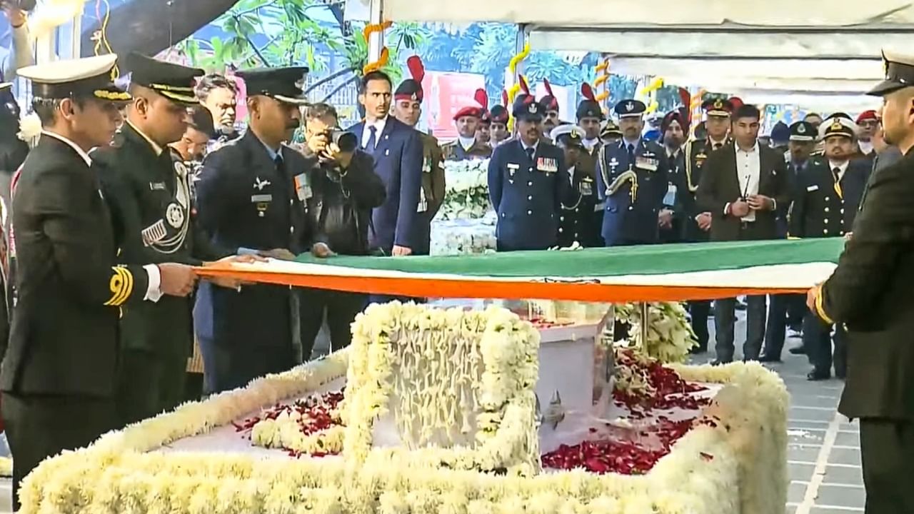 Manmohan Singh : യമുനാതീരത്തെ നിഗംബോധ് ഘട്ടിൽ മന്മോഹൻ സിംഗിന് അന്ത്യവിശ്രമം; സംസ്കാര ചടങ്ങിൽ പങ്കെടുത്ത് പ്രധാനമന്ത്രി Manmohan Singh : യമുനാതീരത്തെ നിഗംബോധ് ഘട്ടിൽ മന്മോഹൻ സിംഗിന് അന്ത്യവിശ്രമം; സംസ്കാര ചടങ്ങിൽ പങ്കെടുത്ത് പ്രധാനമന്ത്രി