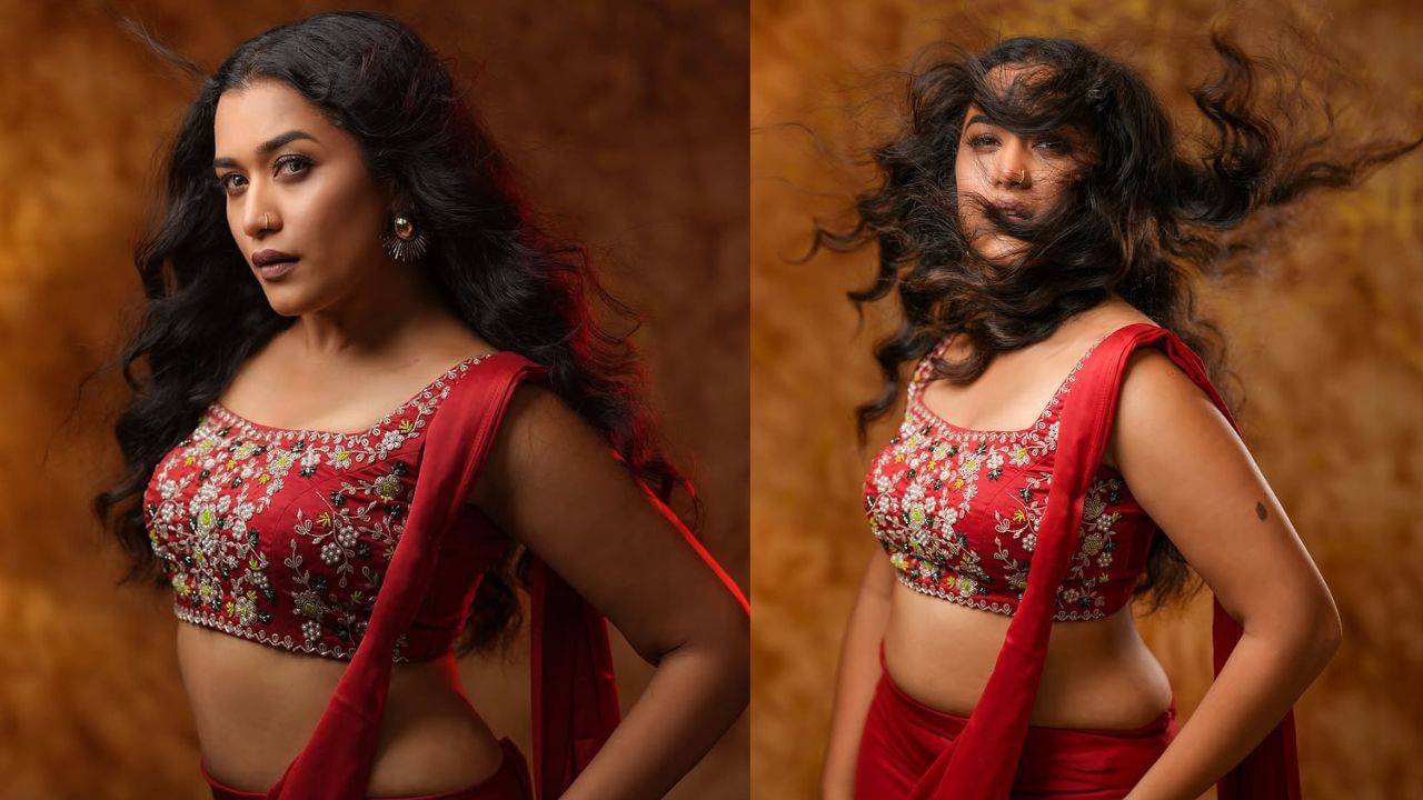 പാര്വ്വതി ഏറ്റവും ഒടുവിലായി നടത്തിയിരിക്കുന്ന ഫോട്ടോഷൂട്ടും വൈറലായിരിക്കുകയാണ്. ക്രിസ്തുമസ് സ്പെഷ്യല് ഫോട്ടോഷൂട്ടിന്റെ വീഡിയോയും ചിത്രങ്ങളുമാണ് ആരാധകര് ഏറ്റെടുത്തിരിക്കുന്നത്. ചുവന്ന നിറത്തിലുള്ള സാരി ധരിച്ച് ഹോട്ട് ലുക്കിലാണ് താരം പ്രത്യക്ഷപ്പെട്ടിരിക്കുന്നത്. (Image Credits: Instagram)