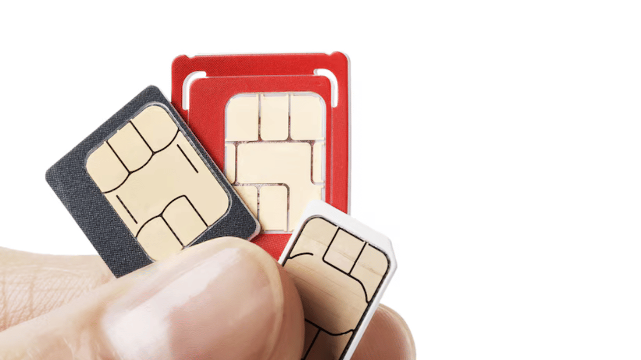 അത്തരത്തിൽ സംഭവിച്ചാൽ നിങ്ങളുടെ പക്കലുള്ള സിം കാർഡുകളിൽ നിങ്ങൾക്ക് ആവശ്യമില്ലാത്തവ not required എന്ന ഓപ്ഷൻ തിരഞ്ഞെടുത്ത് അത് റിപ്പോർട്ട് ചെയ്യാവുന്നതാണ്. ഇതിന് പ്രത്യേകിച്ച് പണമൊന്നും നൽകേണ്ടതില്ല. ഇങ്ങനെ ചെയ്താൽ പല പ്രശ്നങ്ങളും ഒഴിവാക്കാൻ സാധിക്കും. (Image Credits: Freepik)
