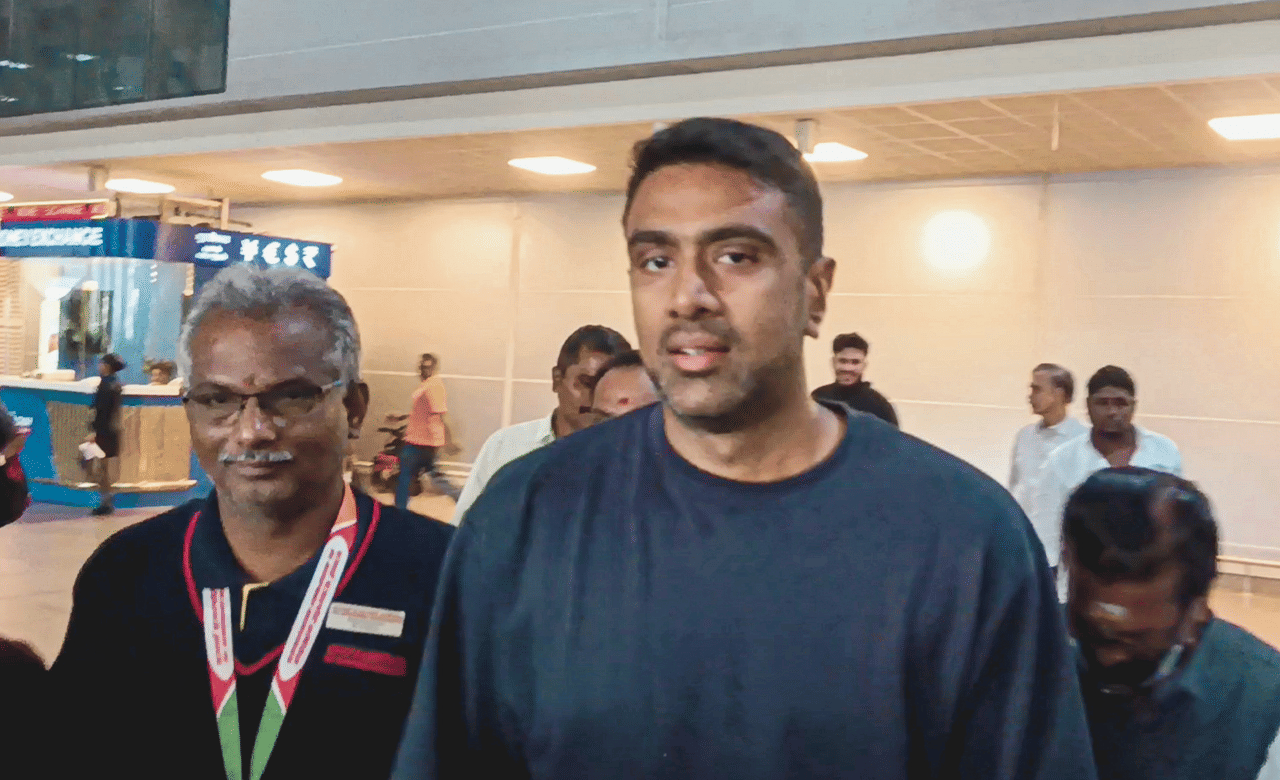 R Ashwin Retirement: അശ്വിൻ എന്ന ക്രിക്കറ്റർ ഇവിടെ അവസാനിക്കുന്നില്ല; ചെന്നെെയിൽ മടങ്ങിയെത്തിയ താരത്തിന് വൻവരവേൽപ്പ്, വീഡിയോ R Ashwin Retirement: അശ്വിൻ എന്ന ക്രിക്കറ്റർ ഇവിടെ അവസാനിക്കുന്നില്ല; ചെന്നെെയിൽ മടങ്ങിയെത്തിയ താരത്തിന് വൻവരവേൽപ്പ്, വീഡിയോ
