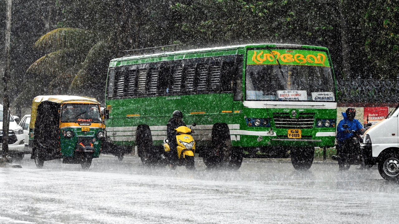 Kerala Rain Holiday: മഴ ശക്തം...: രണ്ടിടത്ത് ഓറഞ്ച് അലർട്ട്, ഈ ജില്ലകളിലെ വിദ്യാഭ്യാസ സ്ഥാപനങ്ങൾക്ക് ഇന്ന് അവധി