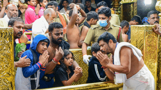 Sabarimala Spot Booking: ശബരിമലയിൽ വൻ തിരക്ക്: വെർച്വൽ ക്യൂ വെട്ടിക്കുറയ്ക്കും, സ്പോട് ബുക്കിംഗ് ഒഴിവാക്കാനും തീരുമാനം